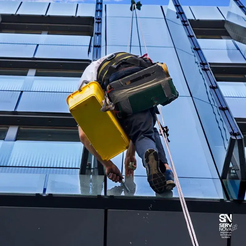 limpeza-vidros-altura-02